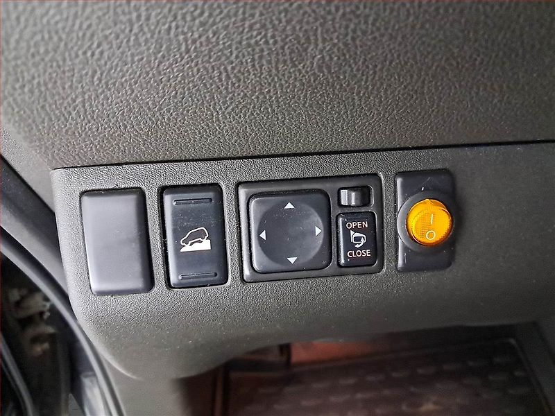 Nissan Pathfinder (2011) 2.5 dCi, 4X4, Automat, 7 míst - fotka 21 z 27
