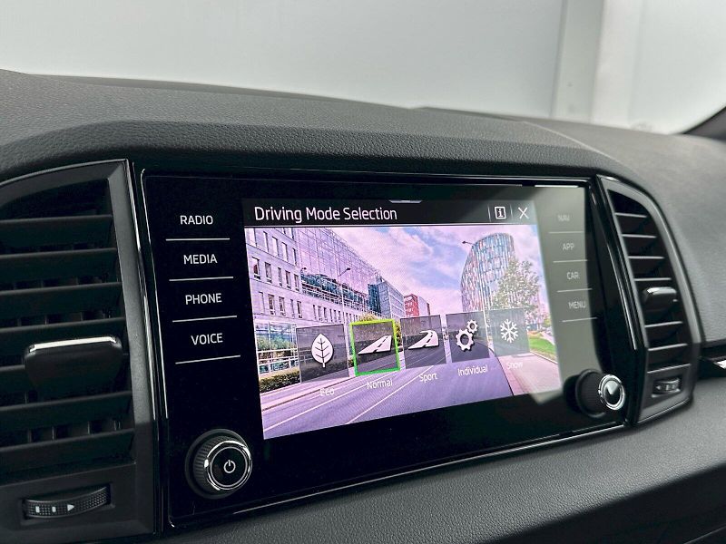 Škoda Karoq (2025) DSG 2.0TDI 110kW 4x4 SportLine - fotka 13 z 34