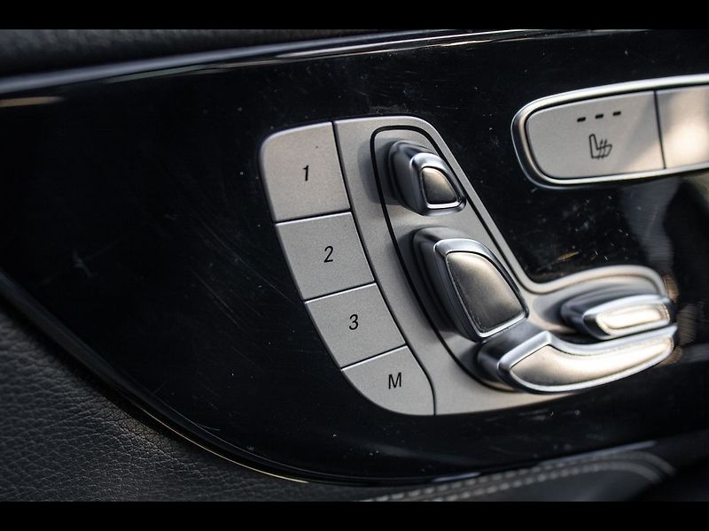 Mercedes-Benz Třídy C 4MATIC 2016 - fotka 24 z 30