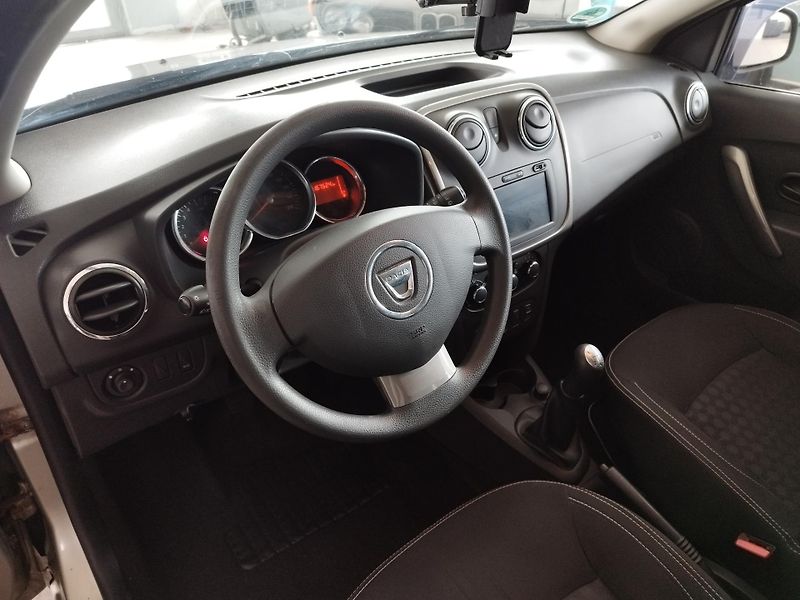Dacia Logan (2014) 1,5DCi 66KW NAVI KLIMA TAŽNÝ - fotka 20 z 31