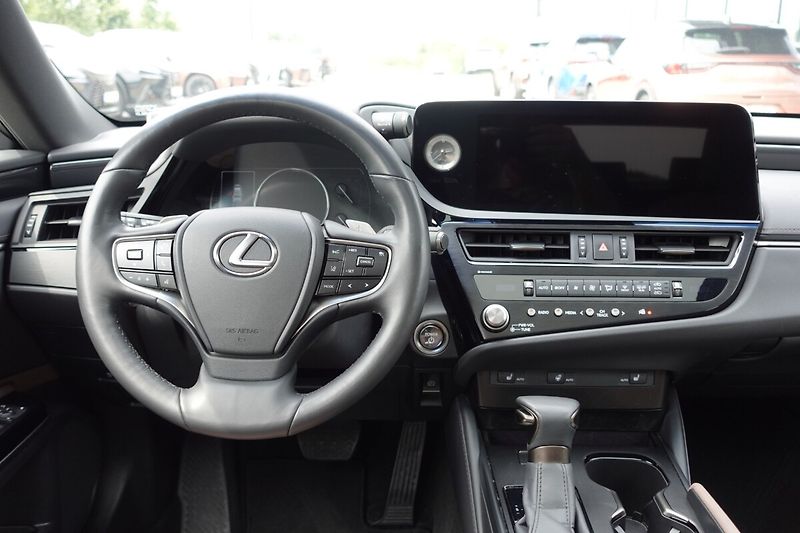 Lexus ES 300h ZLEVNĚNO 2,5 HSD LIMITED EDITI - fotka 10 z 41