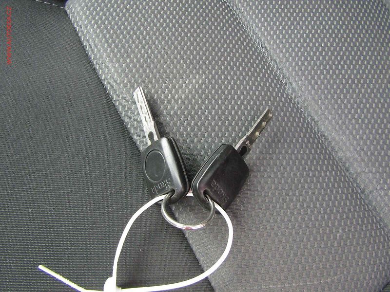 Škoda Octavia (2007) 1.6MPi, ČR, AC, STK1/28 - fotka 15 z 15