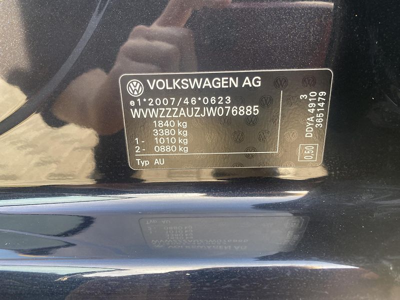 Volkswagen Golf 1.6TDi,PLNÁ VÝB.SUPER STAV!! - fotka 47 z 48