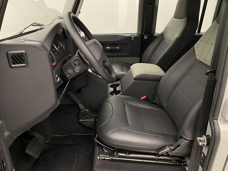 Land Rover Defender (2024) WORKS V8 ISLAY ED. REZERVACE - fotka 3 z 40