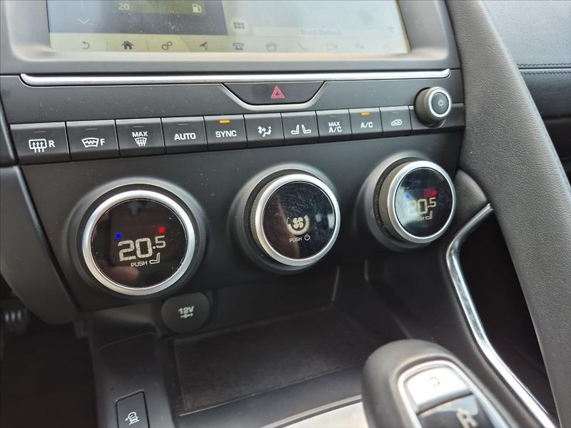 Jaguar E-Pace 2,0 D150 S AWD - fotka 14 z 18
