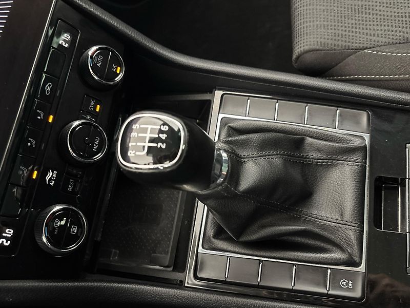 Škoda Superb Ambition - fotka 20 z 27