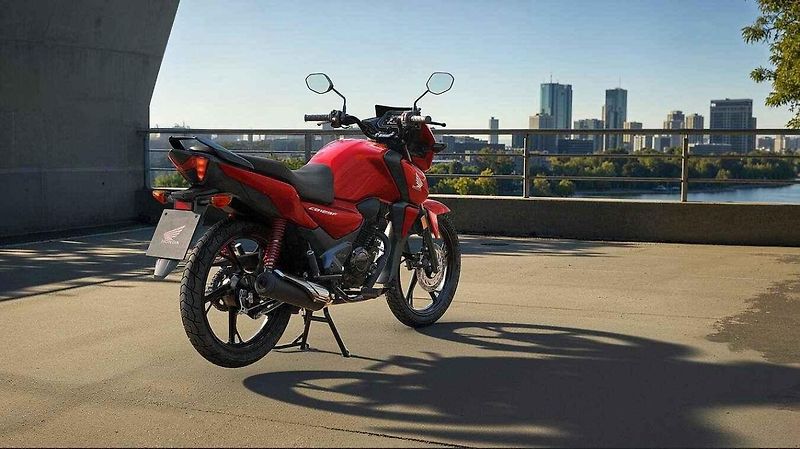 Honda CB125F je oblíbenou volbou začínajících motorkářů už od roku 2015.