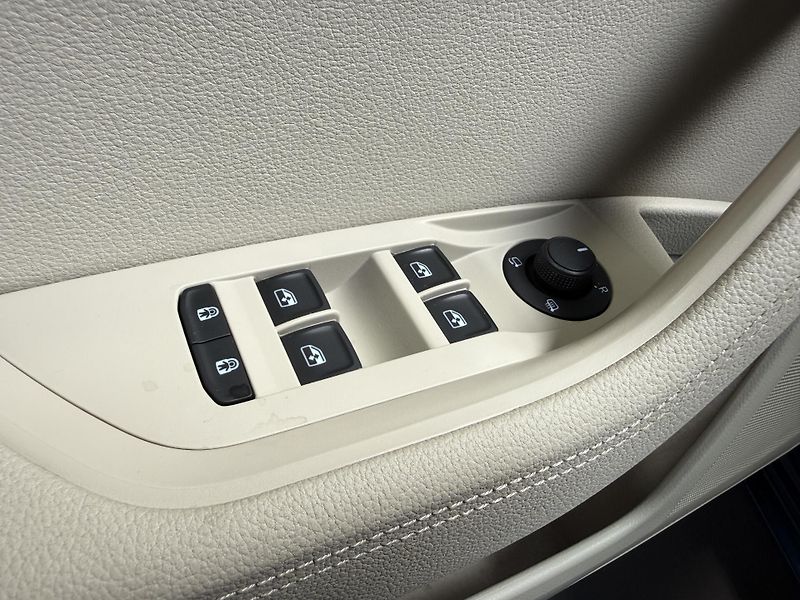 Škoda Octavia 2.0 TSI 140kW DSG Style Combi - fotka 19 z 23