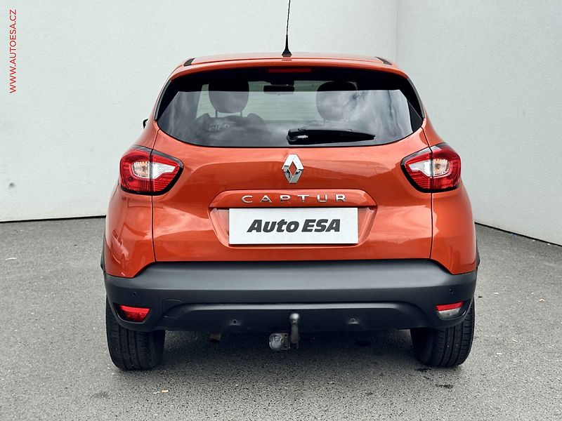 Renault Captur (2017) 0.9 TCe, ČR, AC, TZ, park - fotka 5 z 16