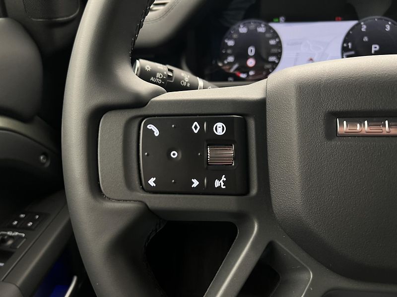 Land Rover Defender 110 D300 X-DYNAMIC SE AWD AUT  - fotka 25 z 48