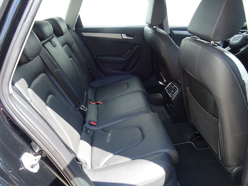 Audi A4 (2012) 2.0TDi,130kW,1maj,s.kni,navi - fotka 19 z 24
