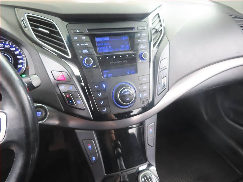 Hyundai i40 (2012) Premium 1.7 CRDi, ČR,1.maj - fotka 12 z 19