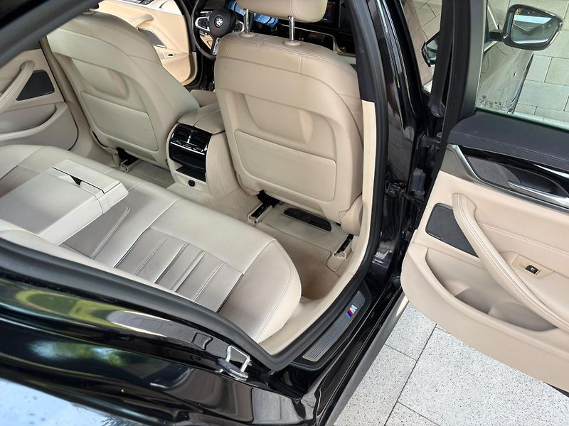BMW Řada 5 (2019) 540i Xdrive Mpaket - fotka 12 z 12