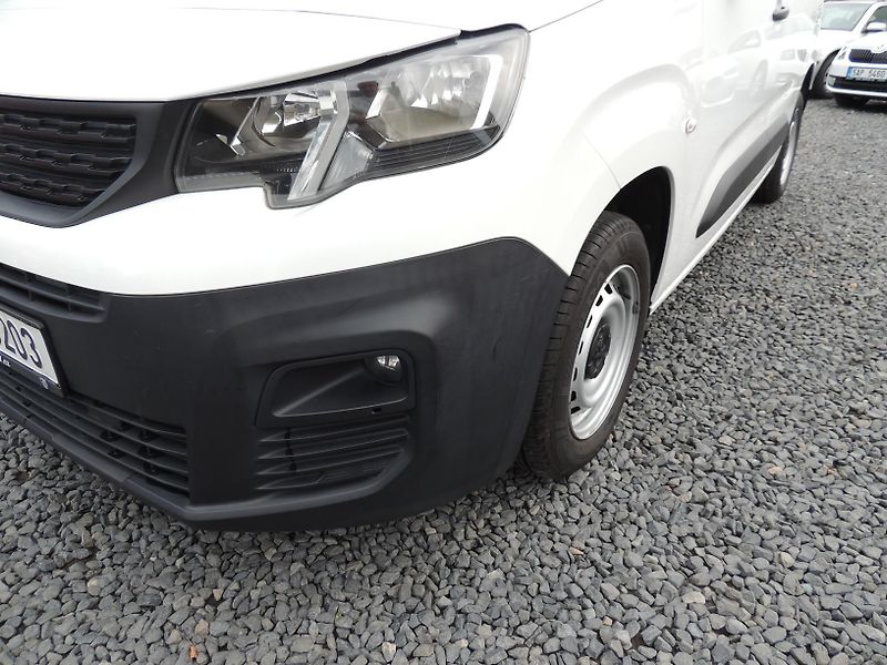 Peugeot Partner (2021) 1.2i,81kw,ČR,1majitel,59000km - fotka 9 z 46