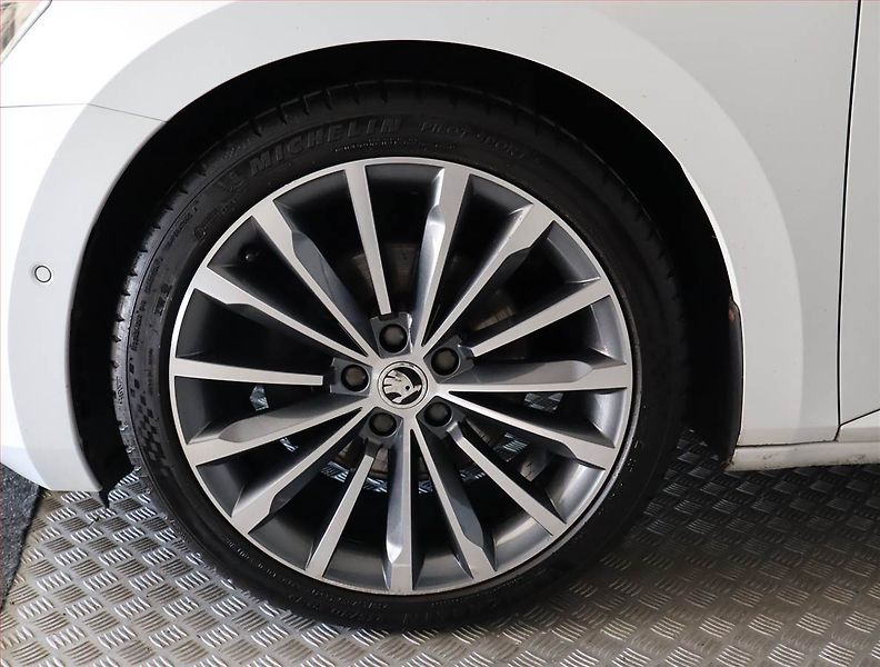 Škoda Superb (2016) Laurin&Klement 2.0 TDI, 4X4 - fotka 15 z 24