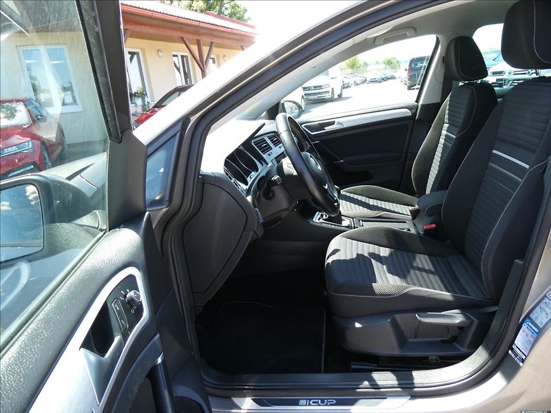 Volkswagen Golf 1,2 TSi 63kW CUP, 2.majitel - fotka 20 z 41