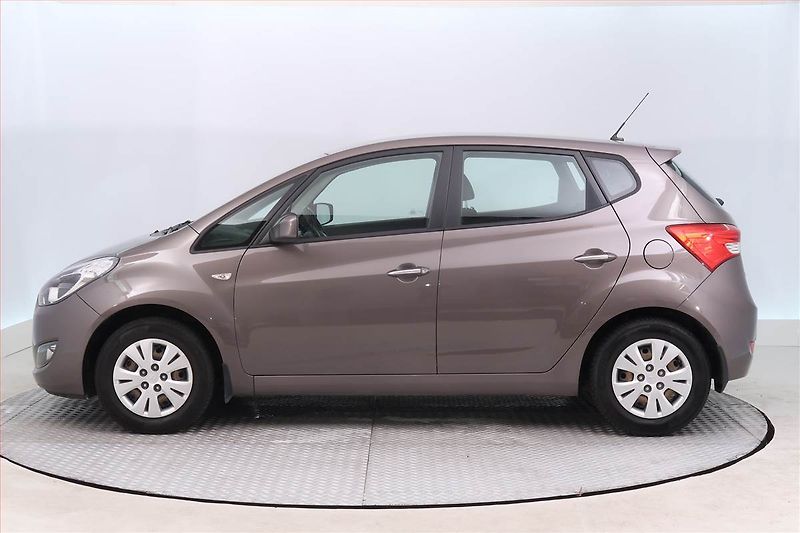 Hyundai ix20 (2015) 1.4 CVVT, Serv.kniha - fotka 3 z 15