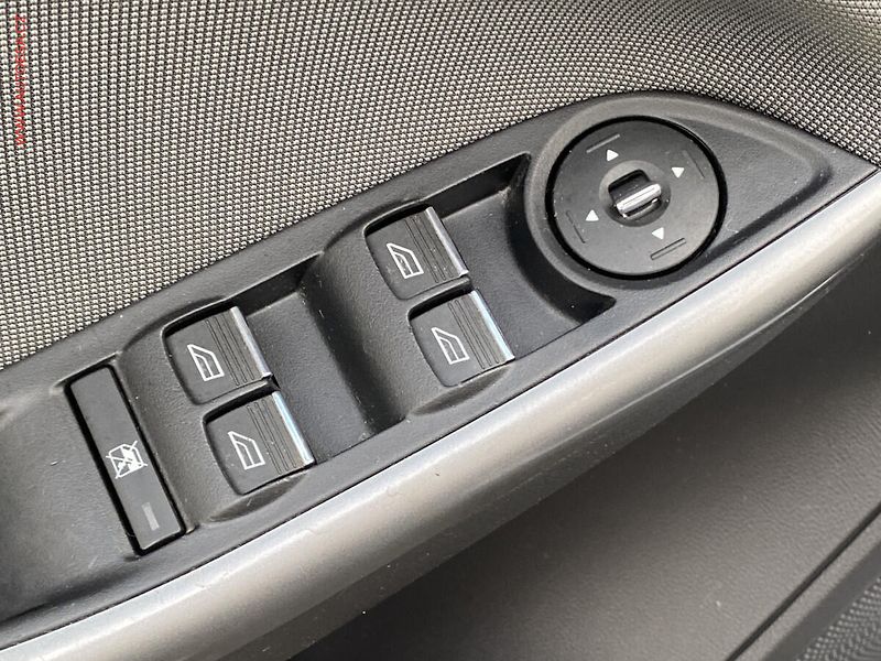 Ford Focus (2011) 1.6 Ti, Trend - fotka 11 z 15