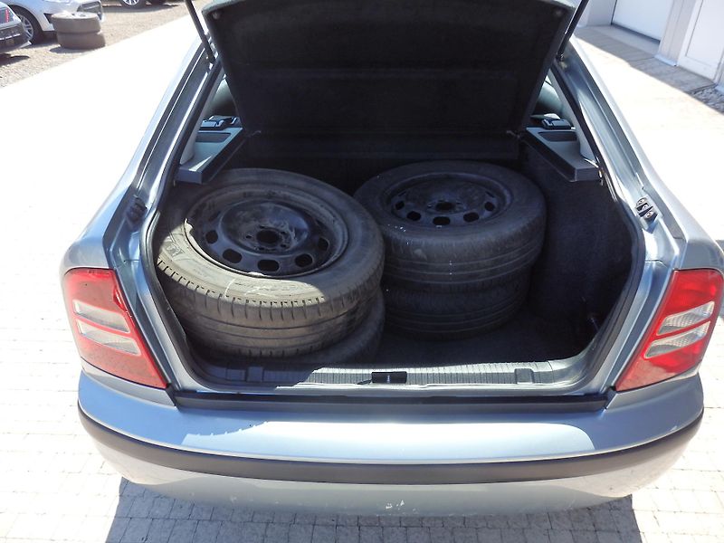 Škoda Octavia 1.6i 75 kW ZÁLOHOVÁNO - fotka 8 z 14