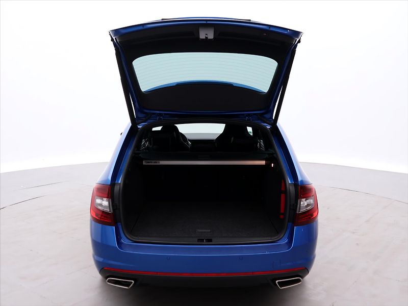 Škoda Octavia 2.0 TDI RS Challenge Matrix - fotka 9 z 39