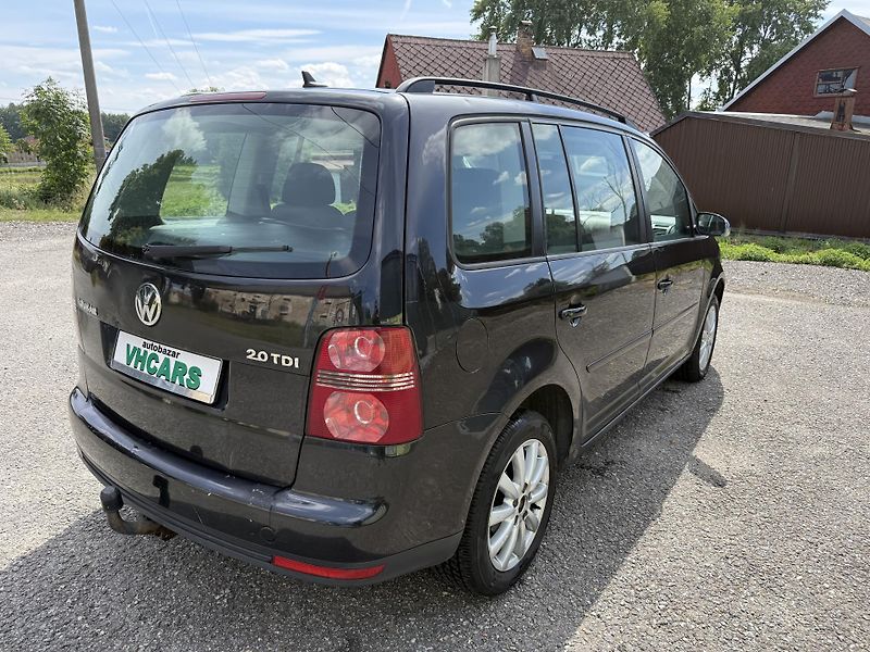 Volkswagen Touran 2,0TDI - fotka 4 z 20