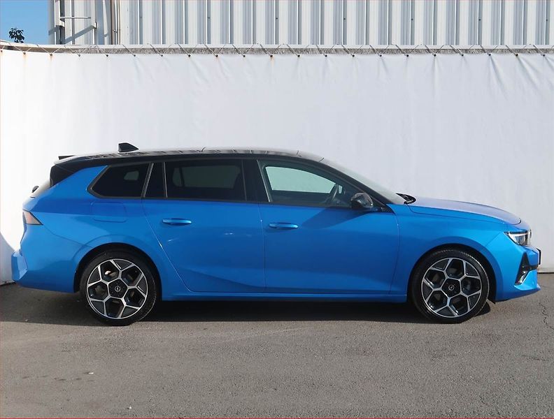 Opel Astra (2024) GS-Line 1.2 Turbo, GS-Line - fotka 6 z 24