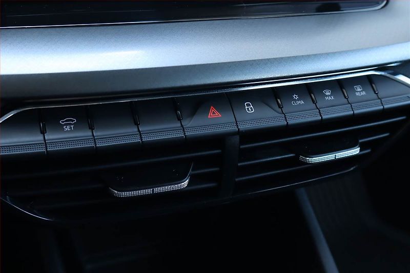 Škoda Octavia (2022) 1.0 TSI, Tempomat - fotka 13 z 25