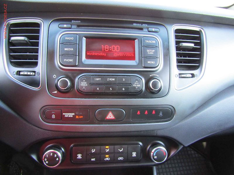 Kia Carens (2014) 1.7 CRDi, AC - fotka 12 z 17