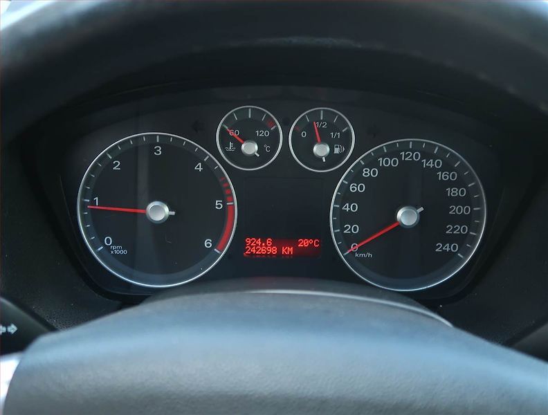 Ford Focus (2008) 1.8 TDCi, po STK, servisované - fotka 11 z 16