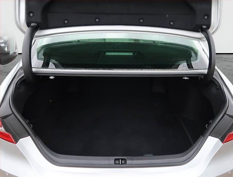 Toyota Camry (2024) Executive 2.5 Hybrid - fotka 14 z 25