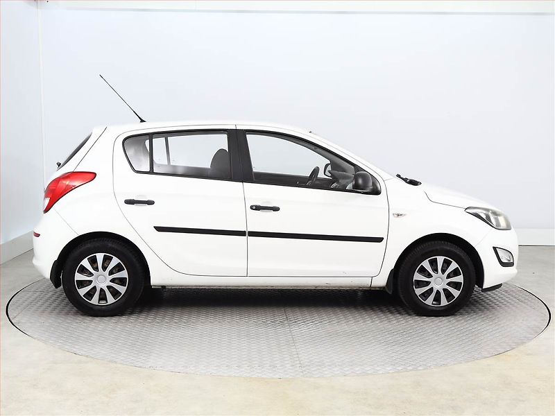 Hyundai i20 (2014) 1.2, ČR,1.maj - fotka 6 z 10