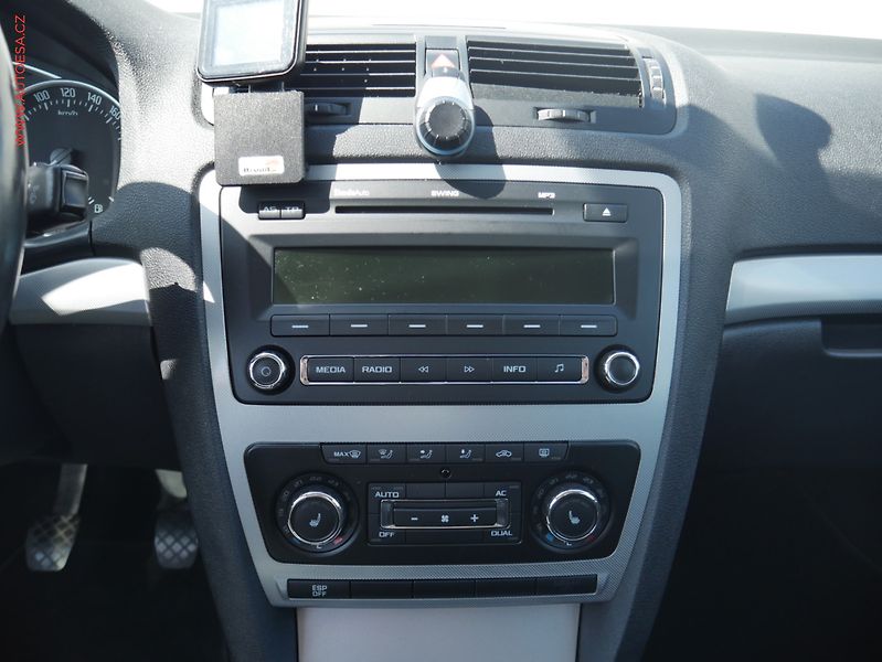 Škoda Octavia (2009) 1.6MPi, ČR, Klima - fotka 11 z 15