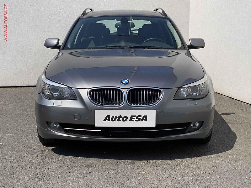BMW Řada 5 (2007) 3.0d 530d, xDrive, Panor - fotka 2 z 19