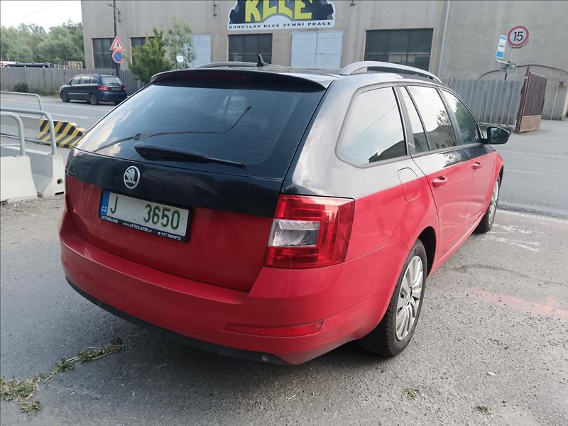 Škoda Octavia 2,0 TDi kombi  Ambition - fotka 10 z 20