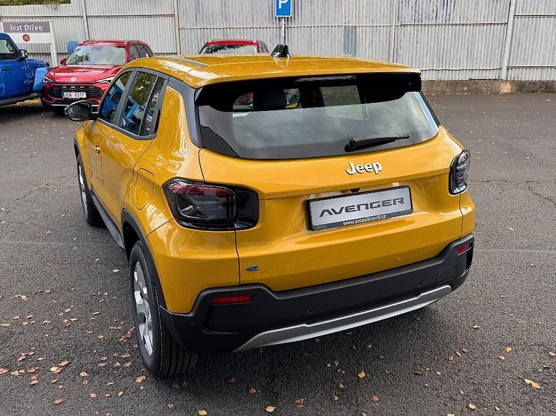 Jeep Avenger (2025) Electric 54 kWh ALTITUDE 156k - fotka 8 z 36