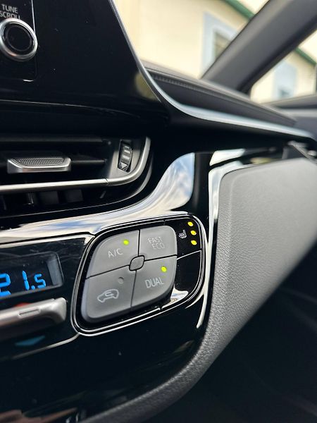 Toyota C-HR (2020) 2.0 HYBRID 112KW AUT 2020 - fotka 28 z 34