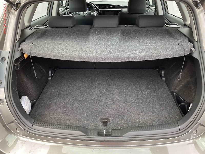 Toyota Auris (2019) 1.6i, ČR, servis.kniha - fotka 7 z 18