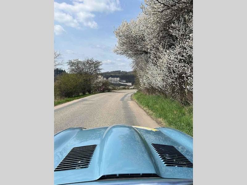 Michal a Jonáš Pavlíčkovi na startu. Rallye Spring Classic startovalo v sobotu 12. dubna dopoledne z jihočeského Tábora. Na trasu 231 kilometrů vyrazilo 100 posádek.