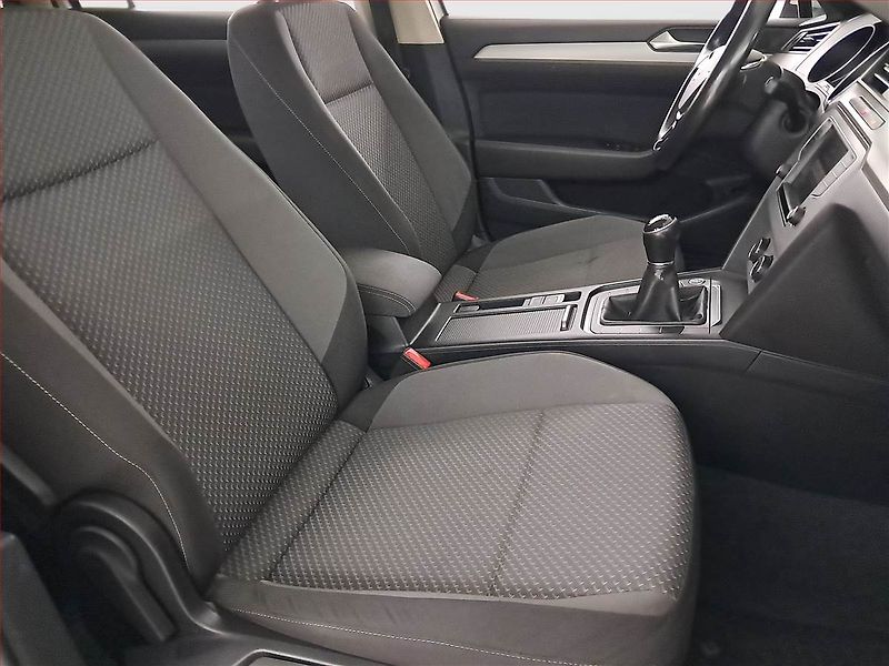 Volkswagen Passat (2016) 2.0 TDI, Tempomat - fotka 9 z 19