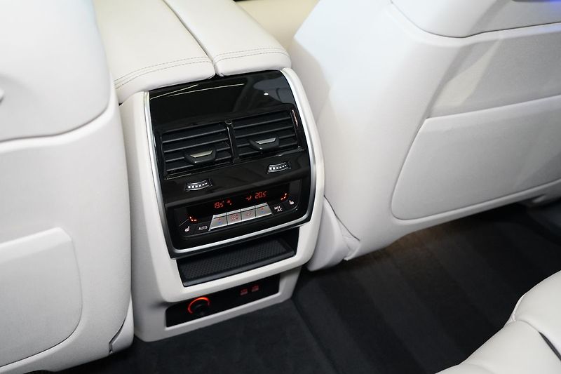 BMW X7 40d xDrive, Laser, Tažné, HUD - fotka 45 z 50