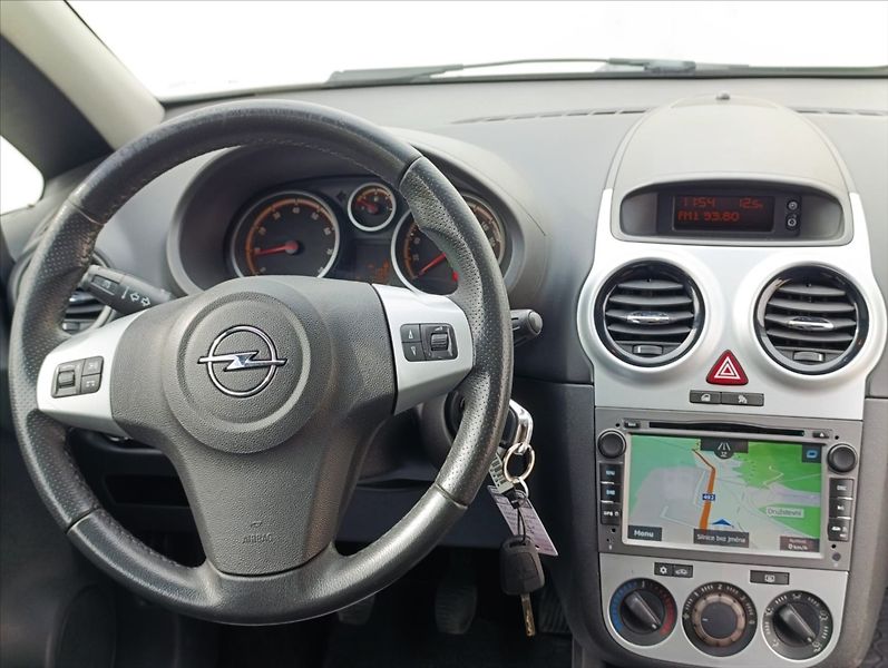 Opel Corsa 1,4 i Klima Navigace Alu - fotka 16 z 30