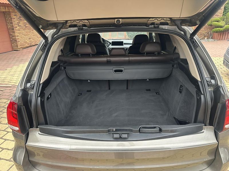 BMW X5 x DRIVE 30D - fotka 19 z 28