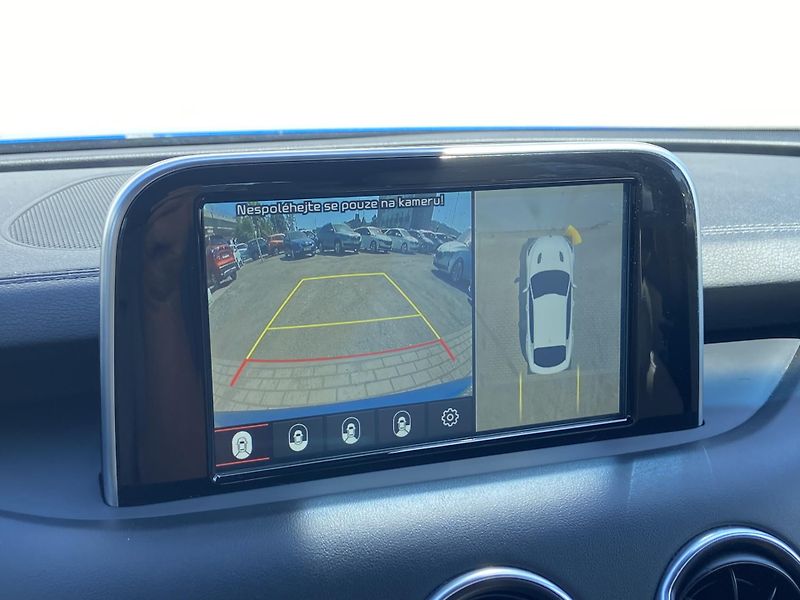 Kia Stinger 2.2 CRDi 147kW 8AT GT-Line - fotka 21 z 28