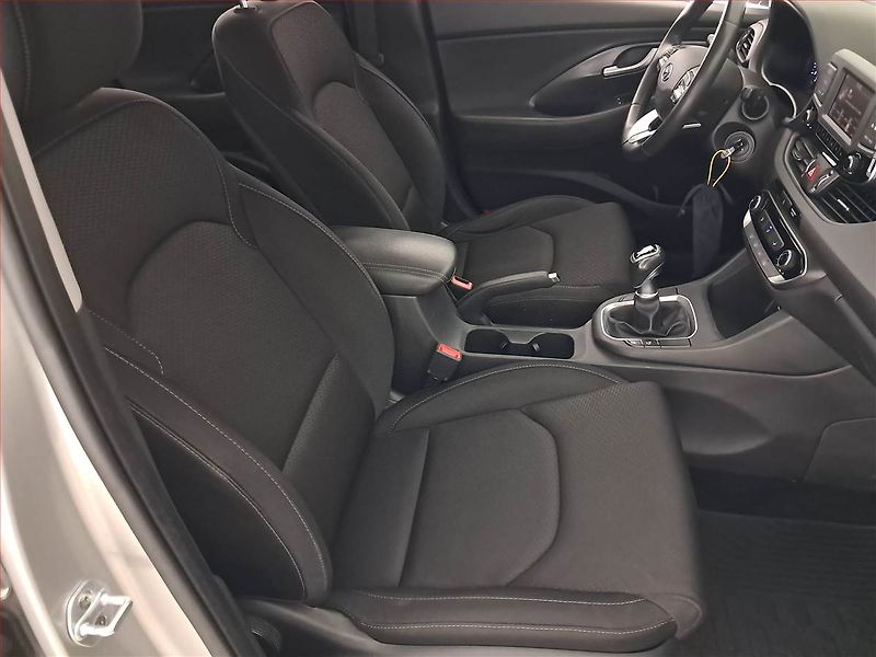 Hyundai i30 (2019) 1.4 T-GDI, Serv.kniha - fotka 9 z 20