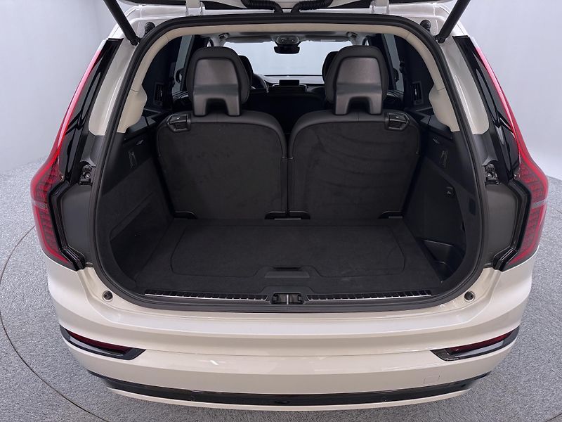 Volvo XC90 (2026) T8 AWD RECHARGE ULTRA DARK 7m - fotka 16 z 28