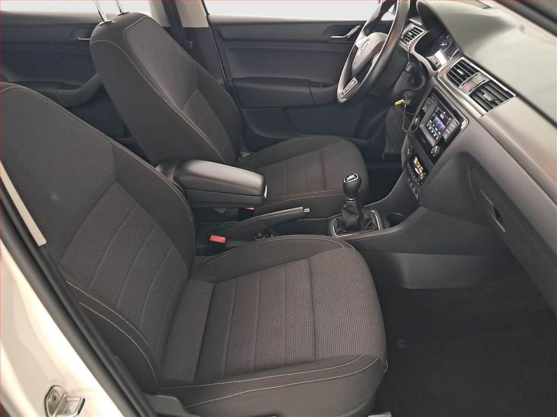 Škoda Rapid (2016) Spaceback 1.2 TSI, ČR,1.maj - fotka 9 z 17
