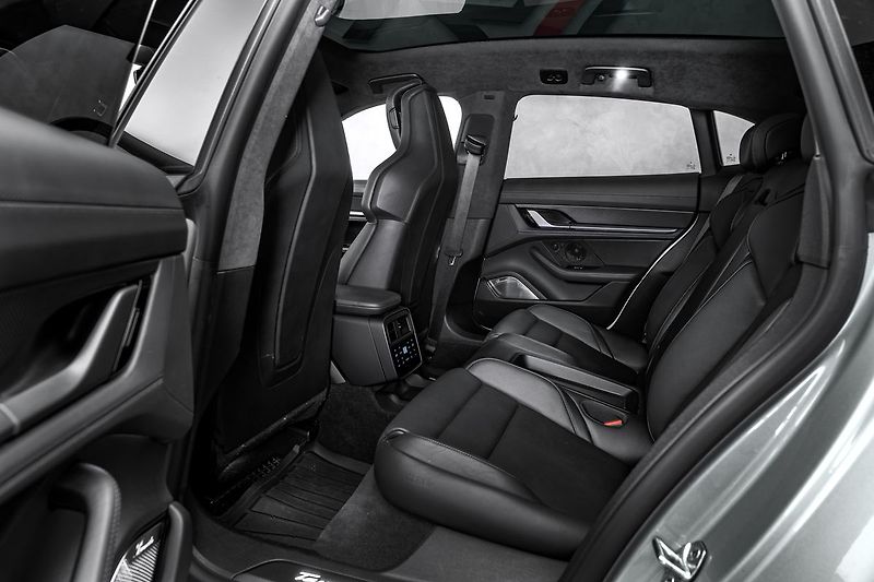 Porsche Taycan PDCC, ventilace, pano - fotka 17 z 41