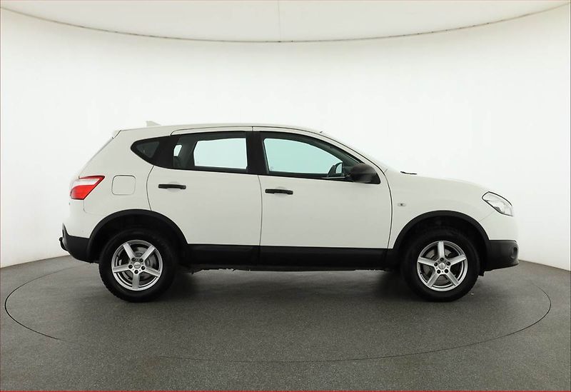 Nissan Qashqai (2013) 1.5 dCi, Tempomat - fotka 6 z 14