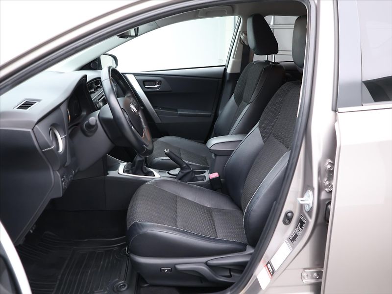 Toyota Auris 1,6 97kW CZ Style Valvematic - fotka 10 z 31