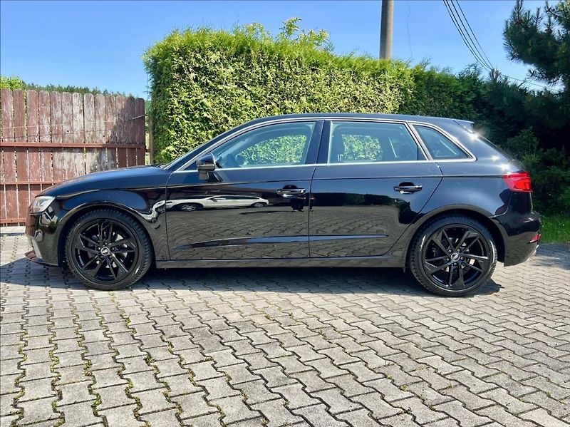 Audi A3 35 TFSi  LED  KLIMA  110kw - fotka 2 z 40